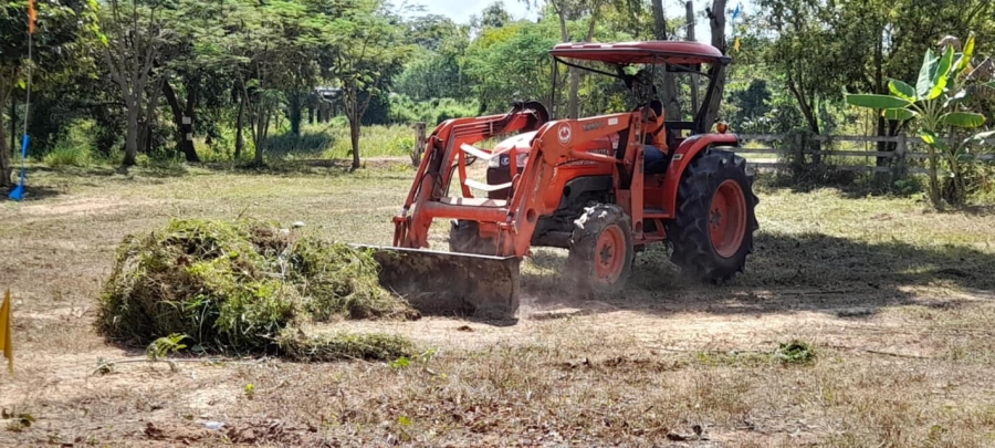 นายกเทศมนตรีตำบลโพนงาม มอบหมายให้เจ้าหน้าที่กองช่างเทศบาลตำบลโพนงาม ดำเนินการปรับปรุงภูมิทัศน์บริเวณล่องขี้เหล็ก